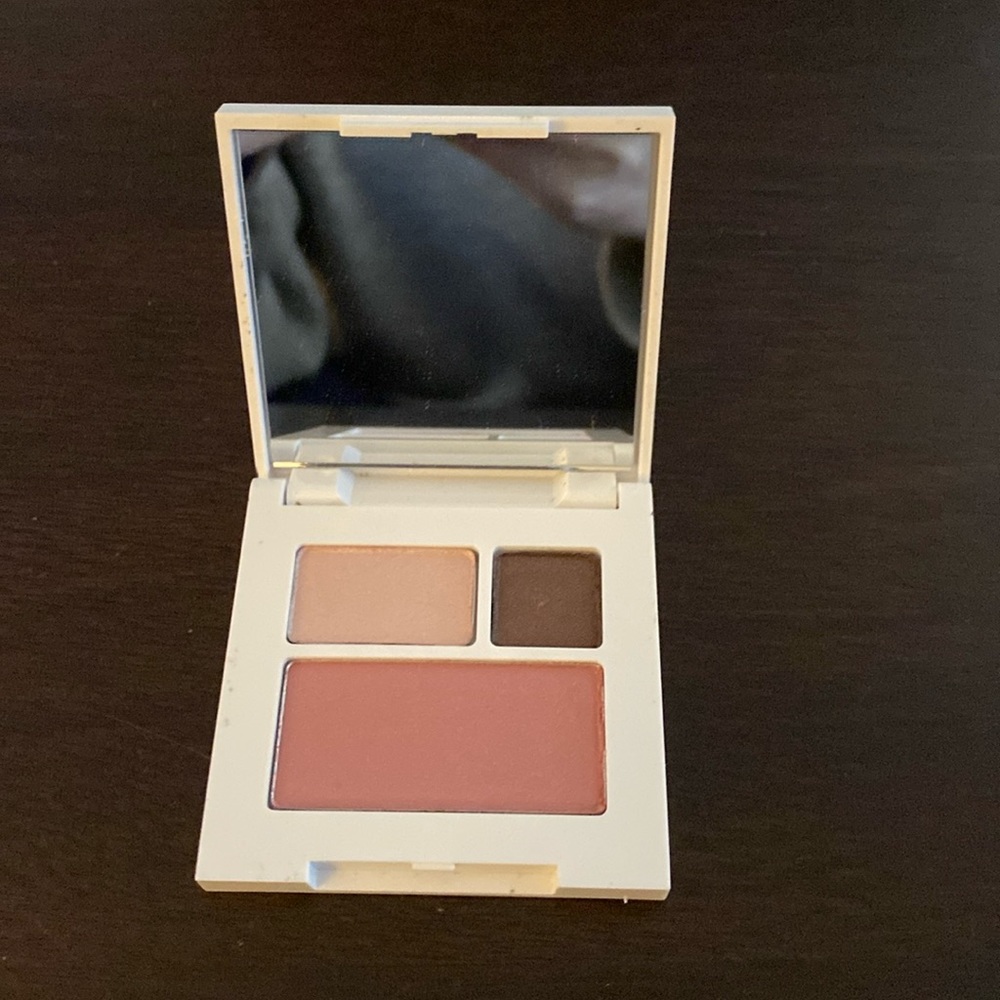 Clinique eye shadow and blush set.